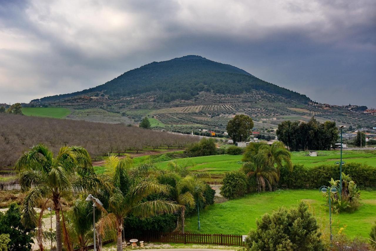 Pearl Of The Valley Hotel Kfar Tavor 외부 사진
